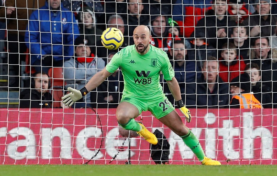 Aston Villa loanee Pepe Reina praised by Darren Bent